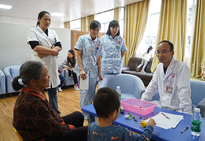恭城县妇幼保健院带教查房。主办方供图