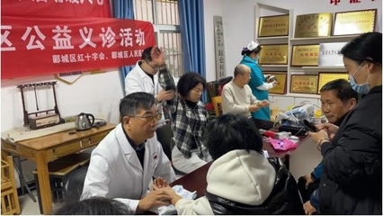 漯河市郾城区人民医院联合郾城区红十字会在昆仑社区开展健康义诊活动