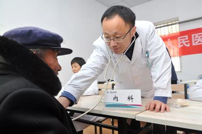 金医:关爱老人送健康,指导帮扶强基层