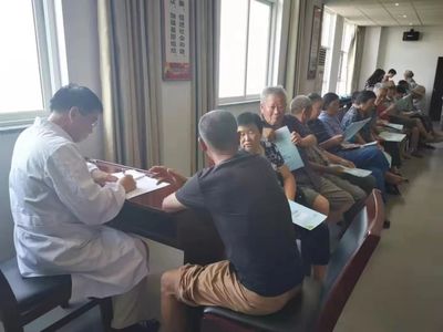 提升体检服务--邀请专家入村解读居民健康体检报告