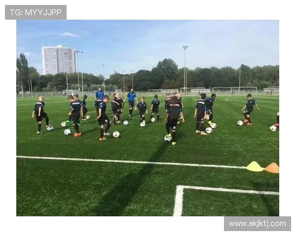 足球青训必修课:青少年踩单车动作的力学拆解 足球青训必修课:青少年踩单车动作的力学拆解