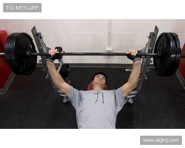 NBA卧推训练技巧及力量提升方案