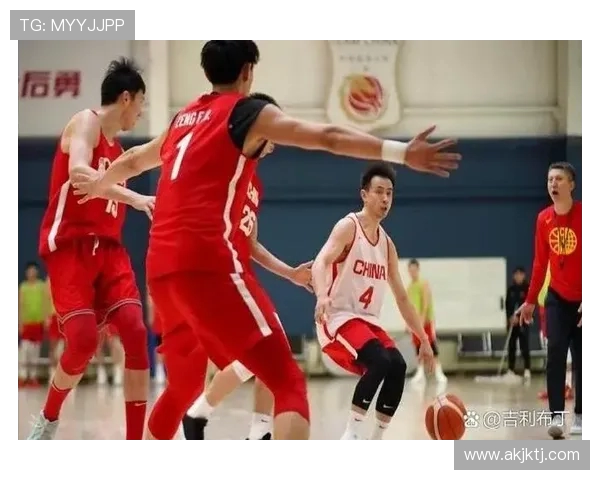 中国男篮回京解散郭士强叮嘱李弘权带好家人情意浓厚