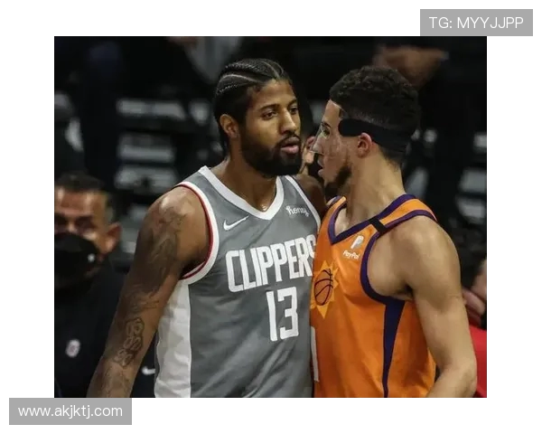 布克回忆新秀赛季与韦德对决的梦幻时光与成长历程