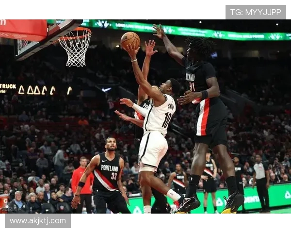 开拓者新阵容亮相霍勒迪亨德森卡马拉格兰特穆雷携手挑战公牛